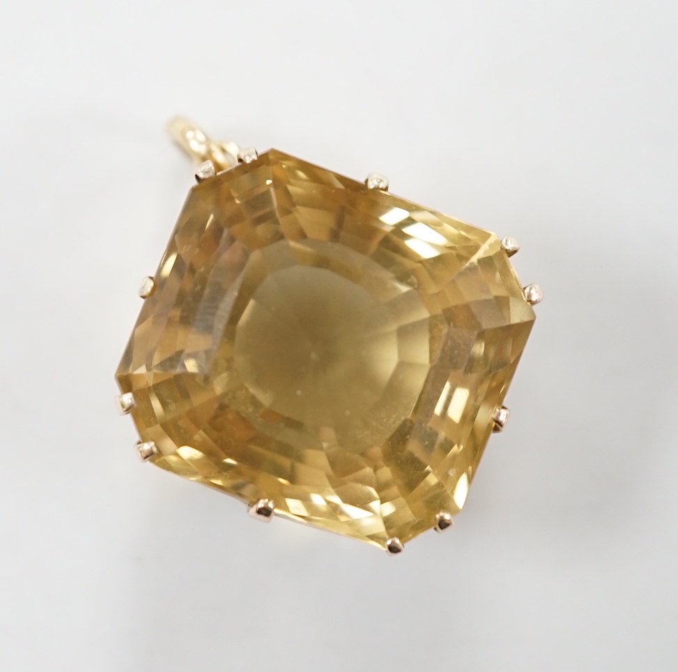 A modern 750 metal mounted citrine set pendant, 25mm, gross weight 14.8 grams.